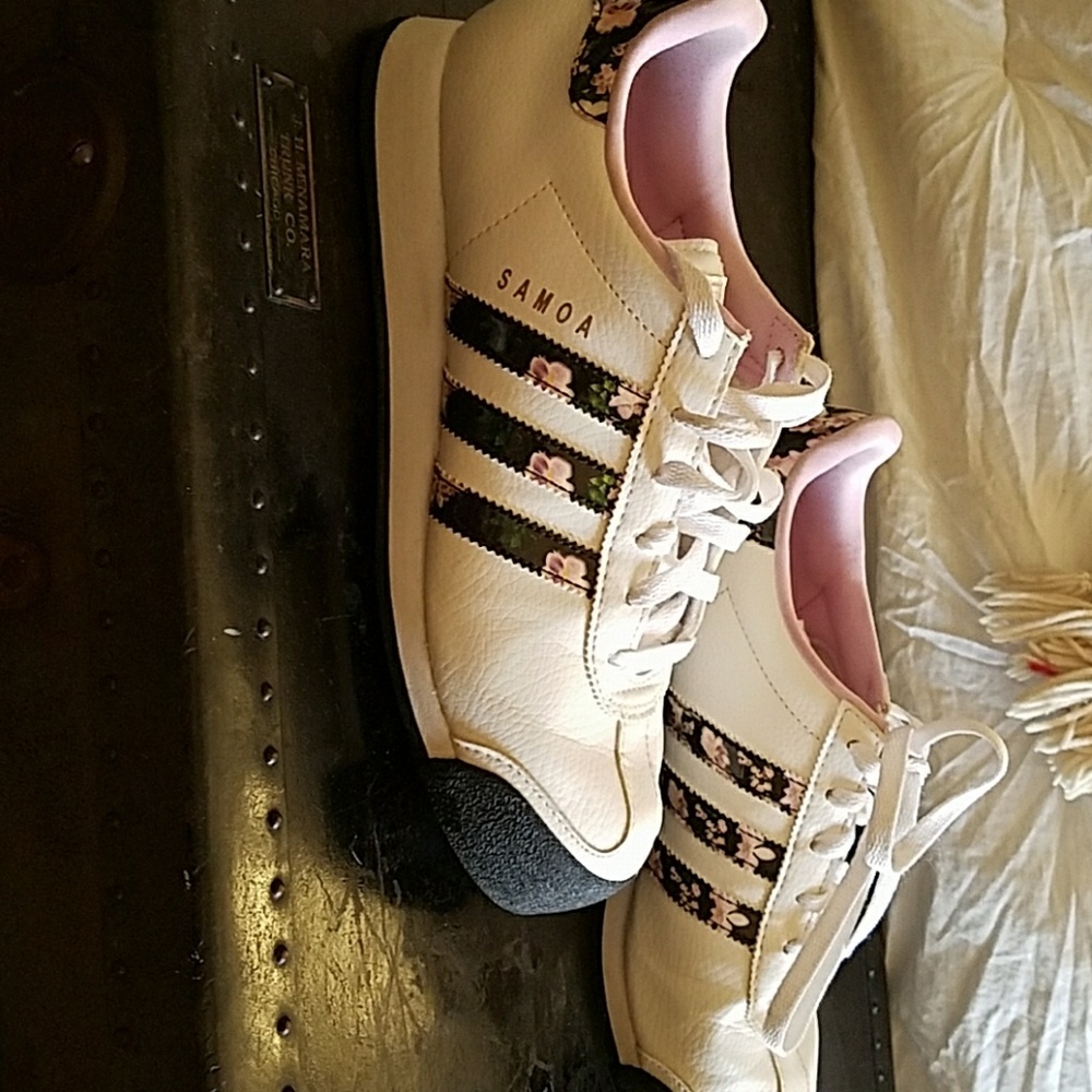 Floral Adidas Samoa